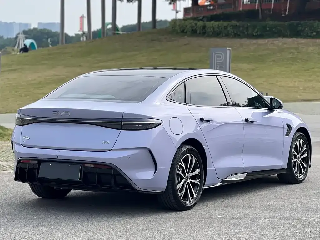BYD Seal — фото 10