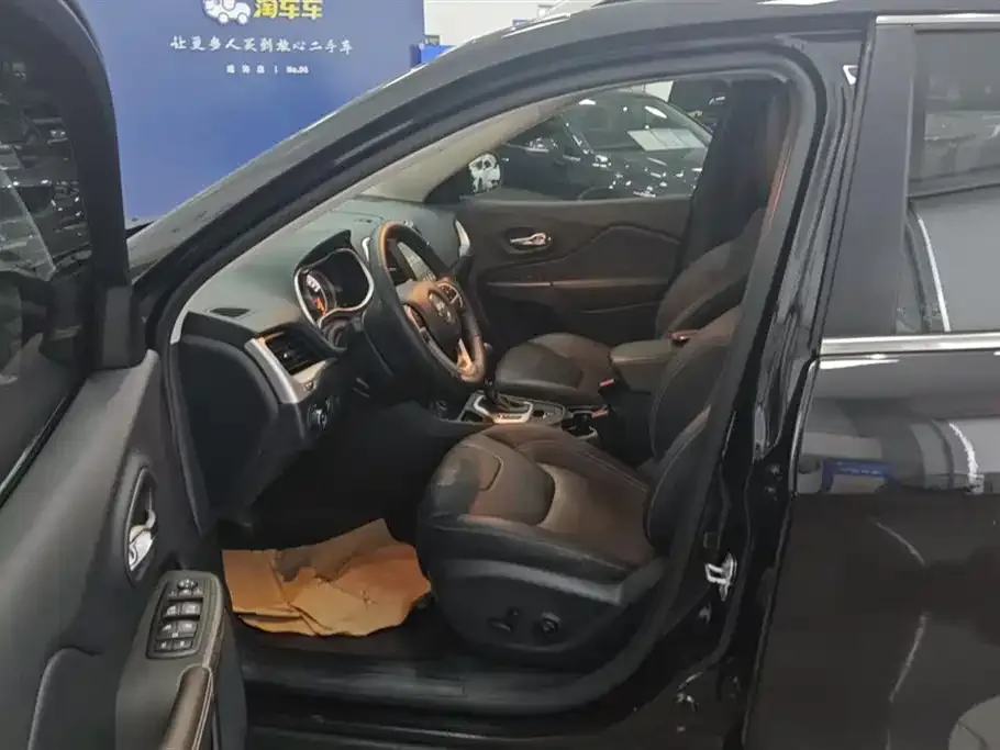 Jeep Cherokee 2021 из CN, фото 2