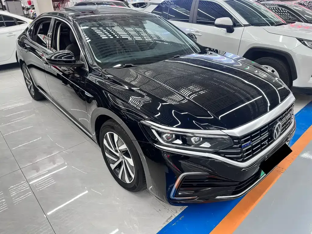 Volkswagen Passat New Energy — фото 3