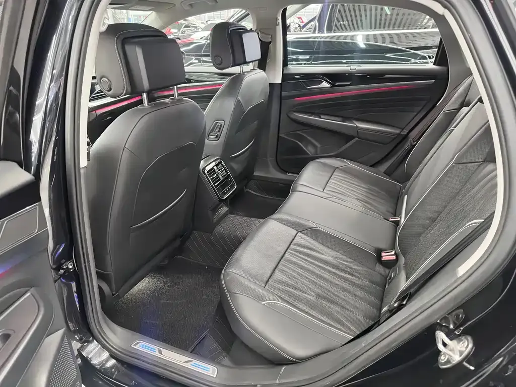 Volkswagen Passat New Energy — фото 9