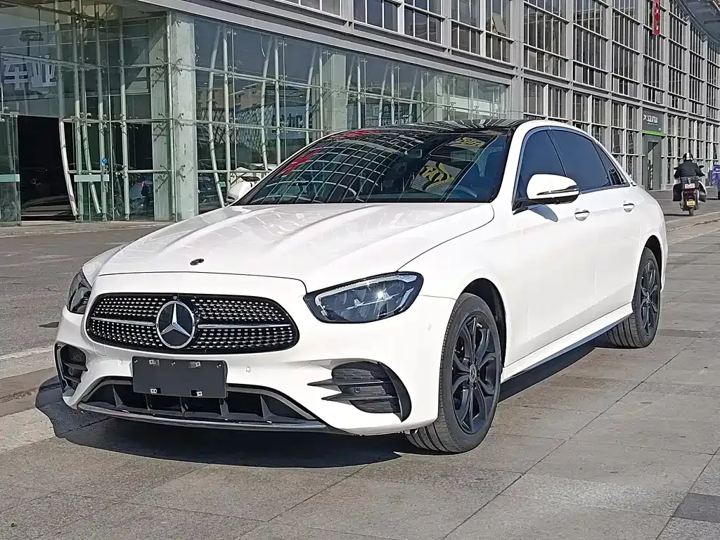 Mercedes-Benz E-Class — фото 1
