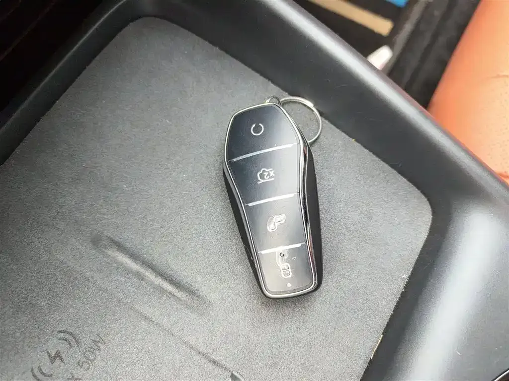 BYD Seal — фото 10
