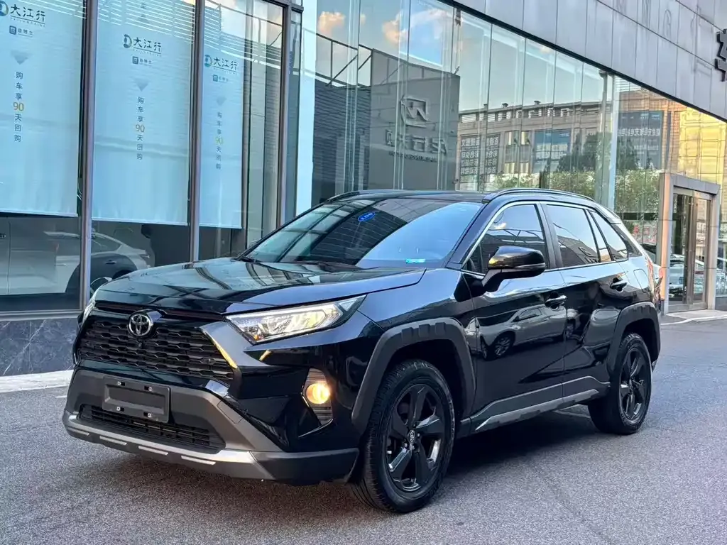 Toyota RAV4 — фото 1