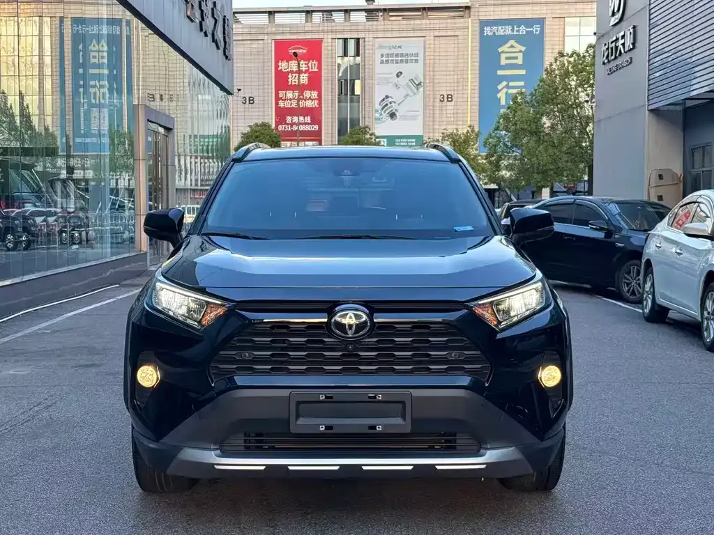 Toyota RAV4 — фото 10