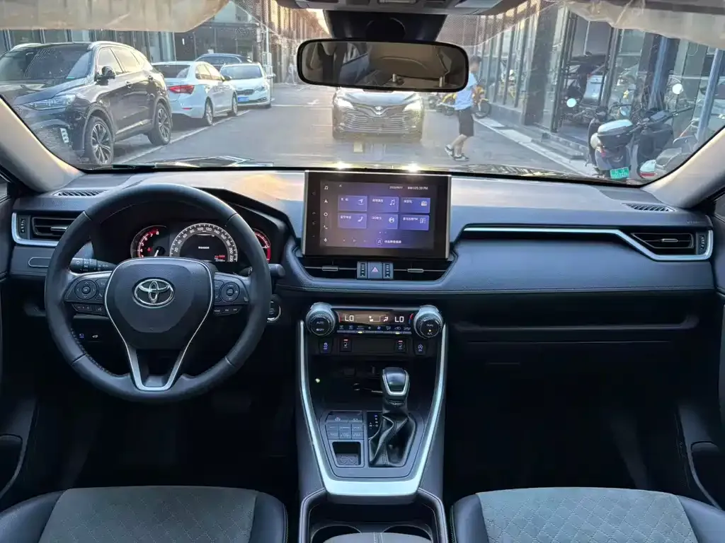 Toyota RAV4 — фото 4