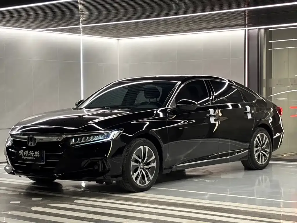 Honda Accord — фото 1