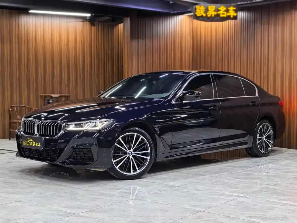 BMW 5 Series — фото 1