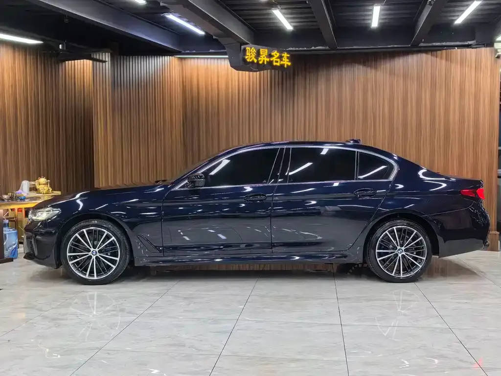 BMW 5 Series — фото 4