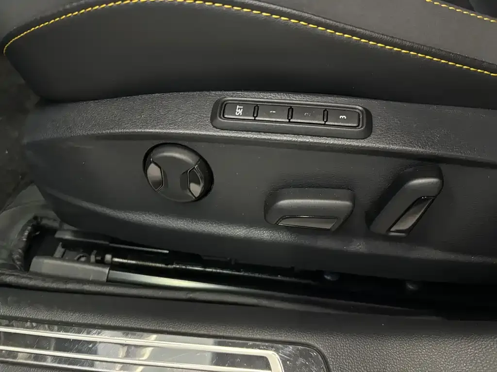 Volkswagen CC 2023 из CN, фото 10