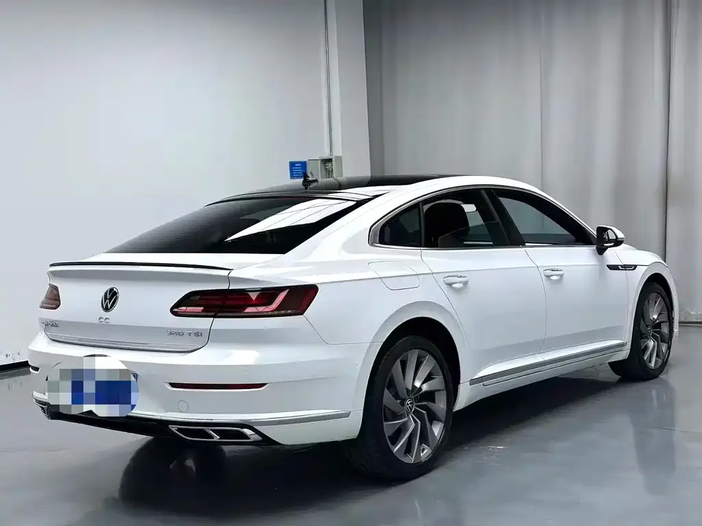 Volkswagen CC 2023 из CN, фото 2
