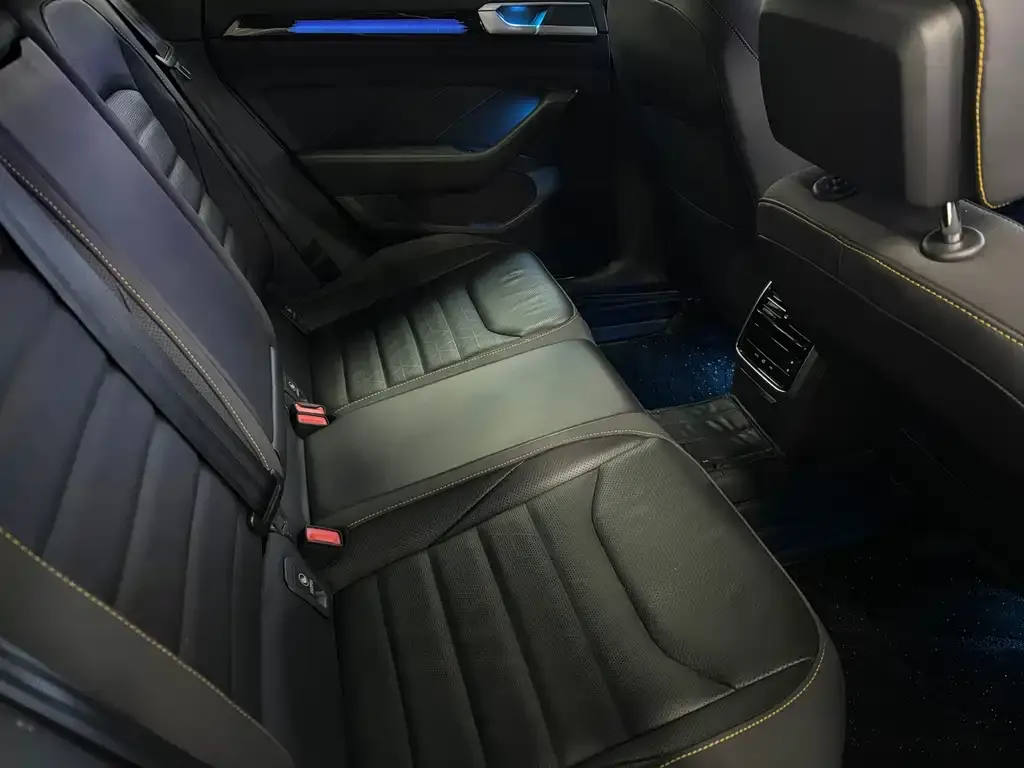 Volkswagen CC 2023 из CN, фото 5
