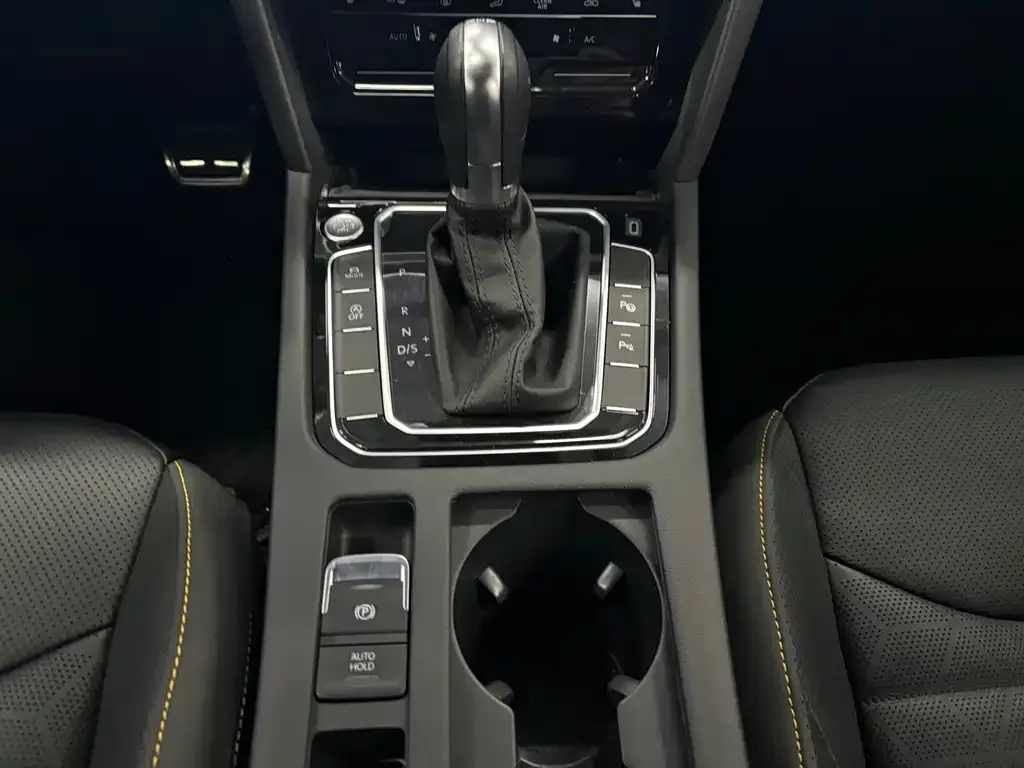 Volkswagen CC 2023 из CN, фото 7