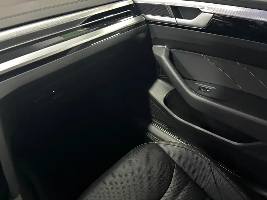 Volkswagen CC 2023 из CN, фото 8