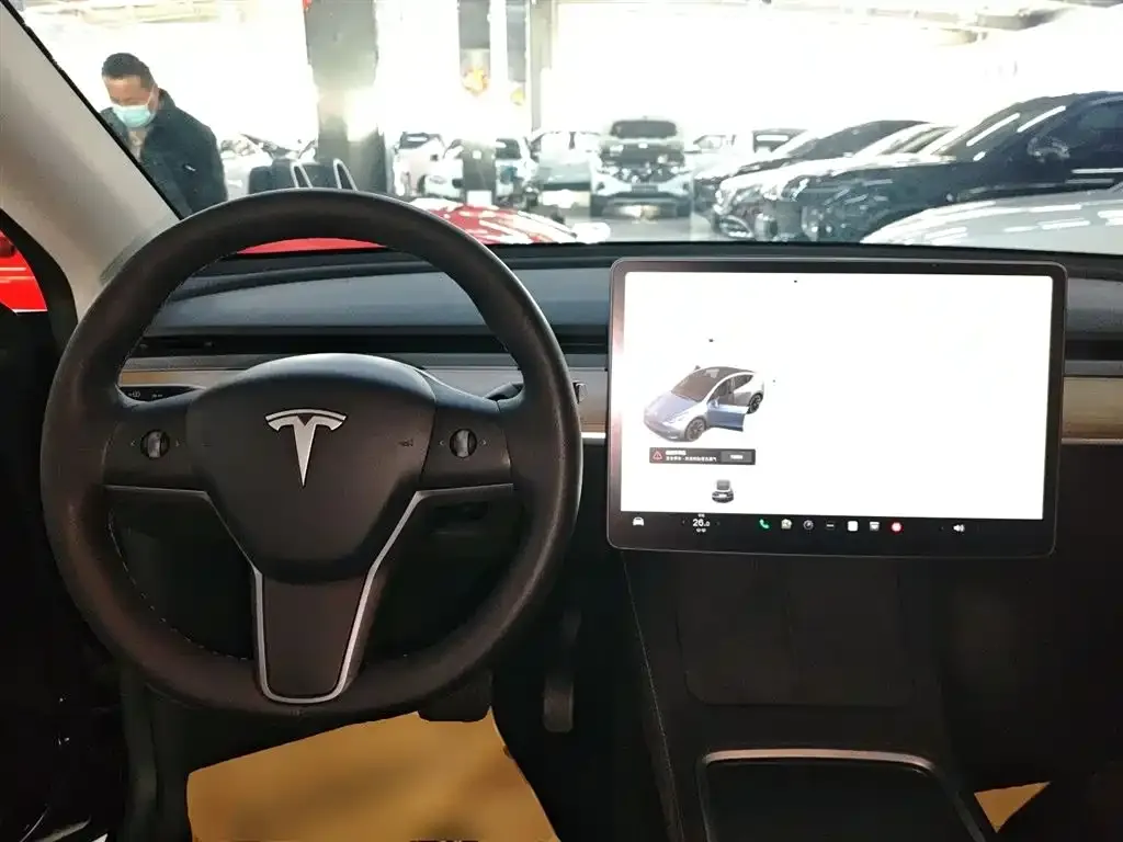 Tesla Model Y — фото 8