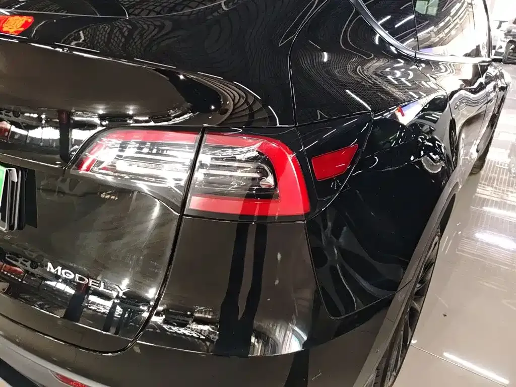 Tesla Model Y — фото 6