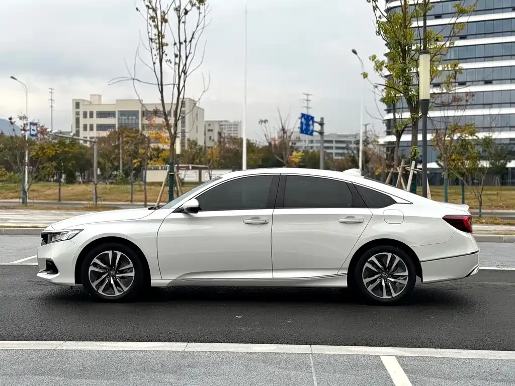 Honda Accord — фото 3