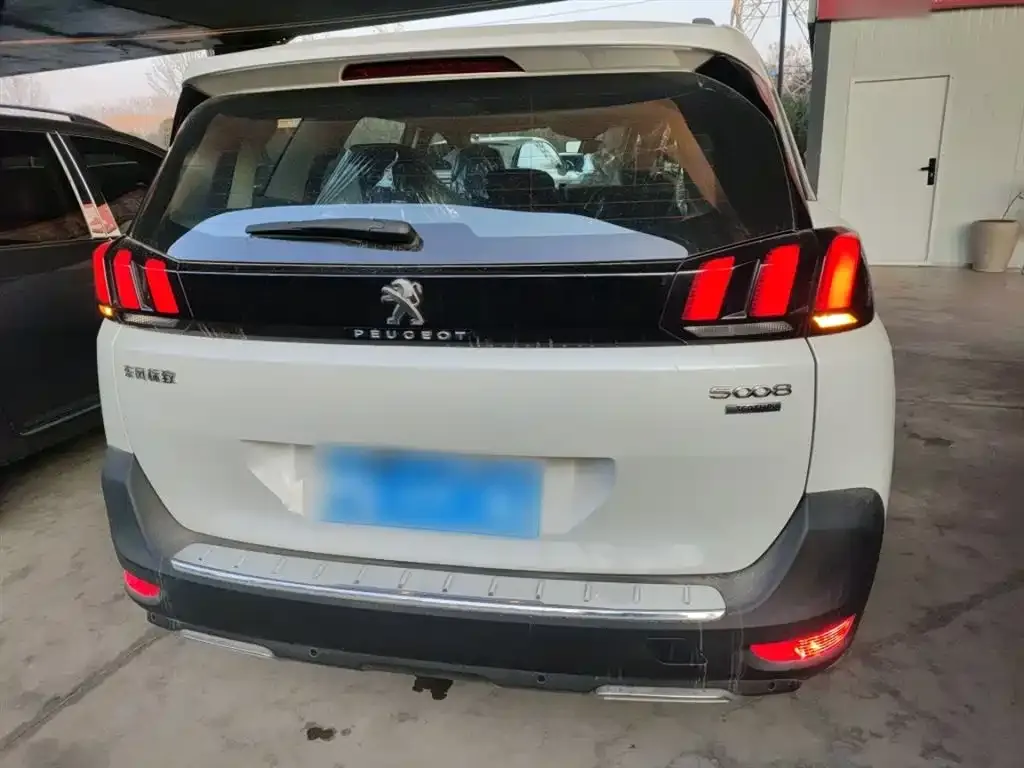 Peugeot 5008 2023 из CN, фото 2