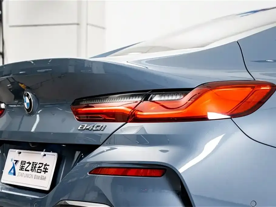 BMW 8 Series — фото 2