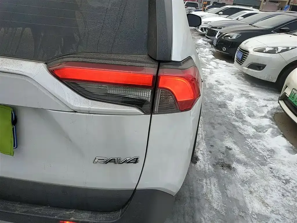 Toyota RAV4 2023 из CN, фото 9