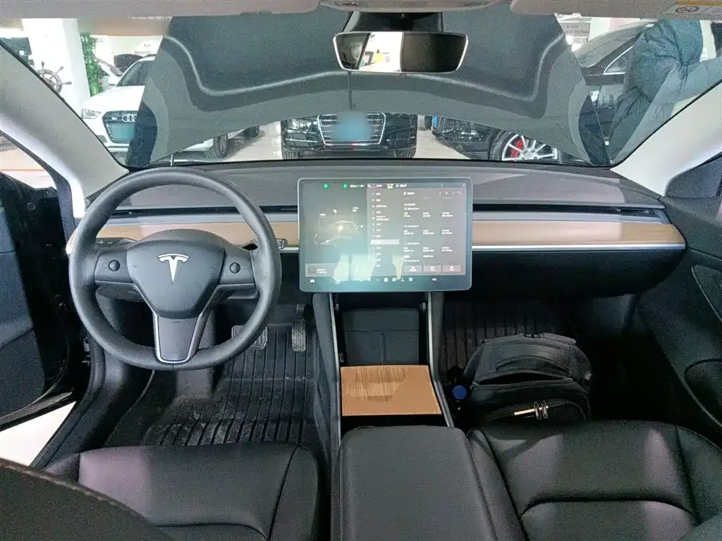 Tesla Model 3 — фото 6