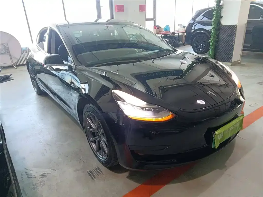 Tesla Model 3 — фото 9