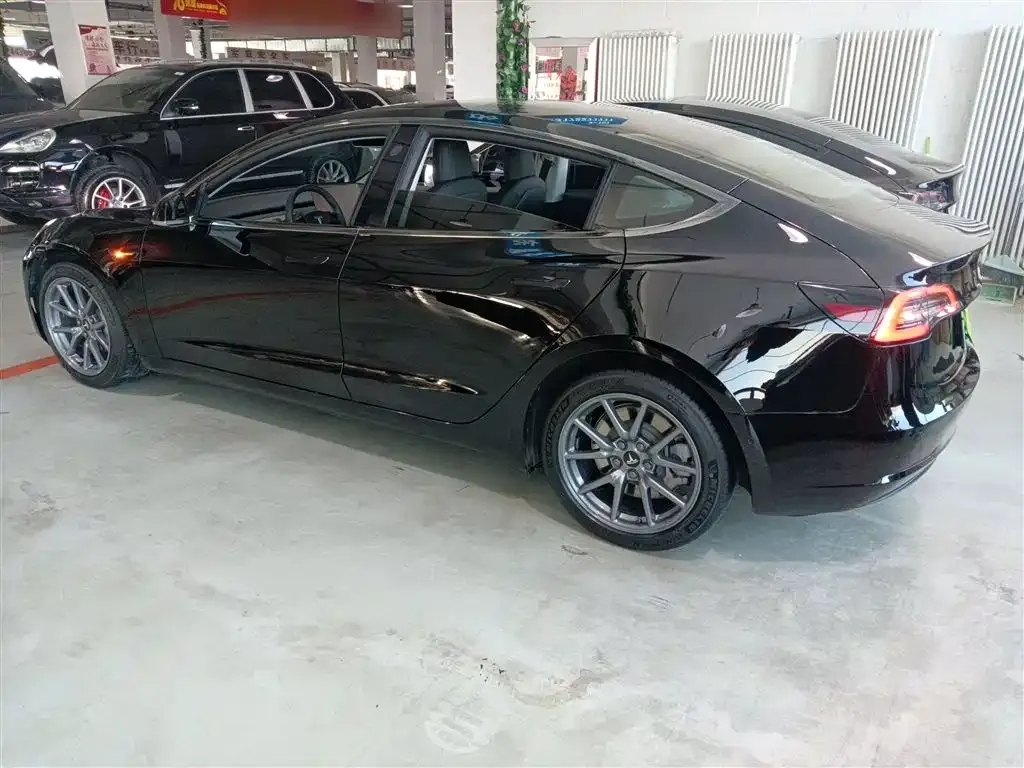 Tesla Model 3 — фото 5