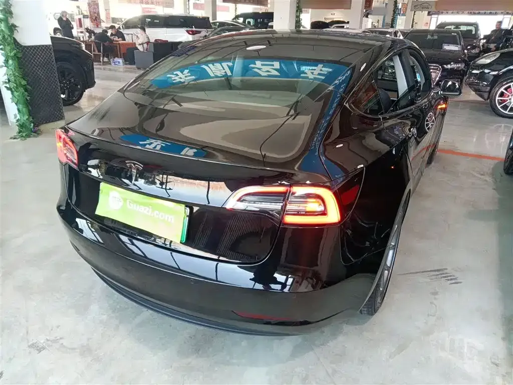 Tesla Model 3 — фото 10
