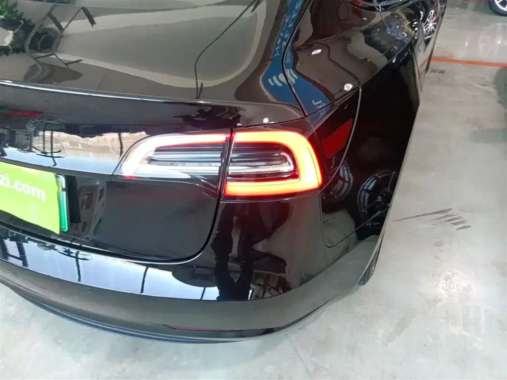 Tesla Model 3 — фото 7