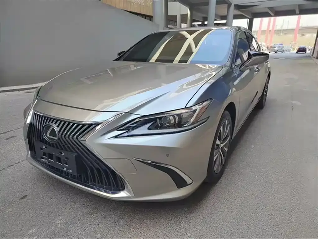 Lexus ES — фото 10