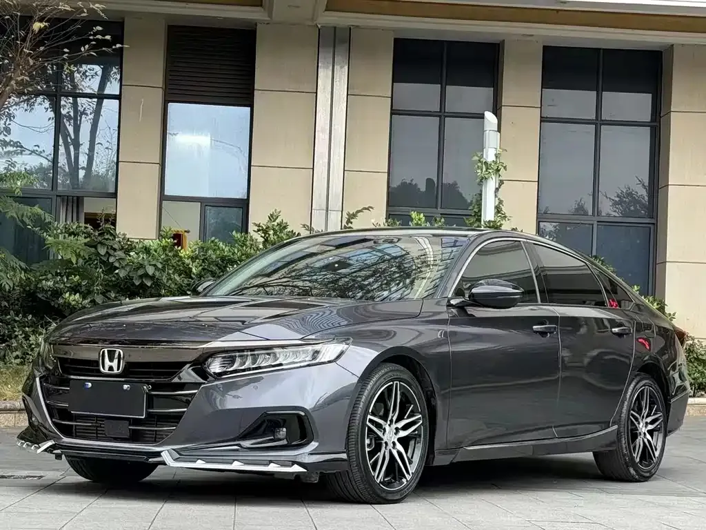 Honda Accord — фото 1