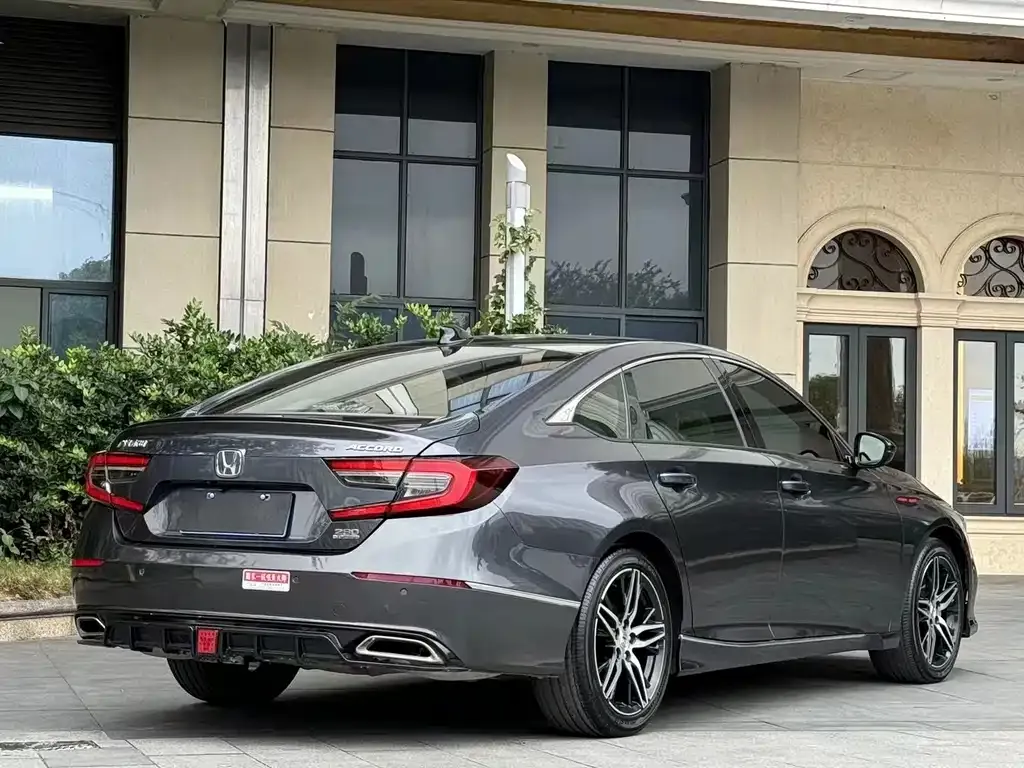 Honda Accord — фото 7