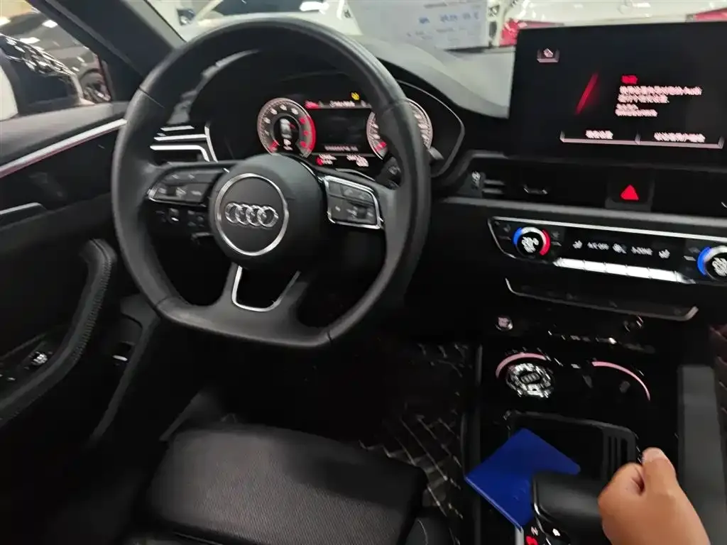 Audi A4L 2023 из CN, фото 4