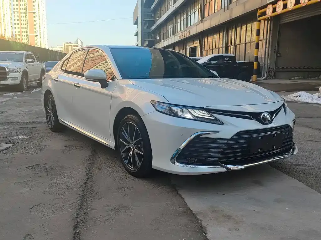 Toyota Camry — фото 10