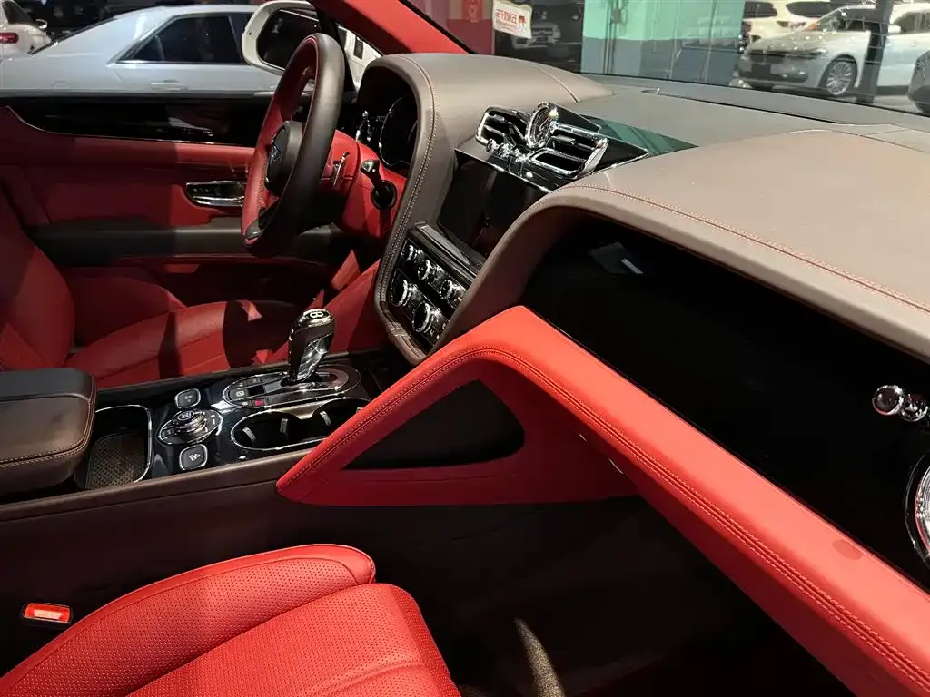 Bentley Bentayga 2022 из CN, фото 2