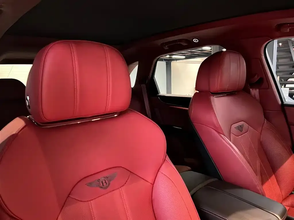 Bentley Bentayga 2022 из CN, фото 7