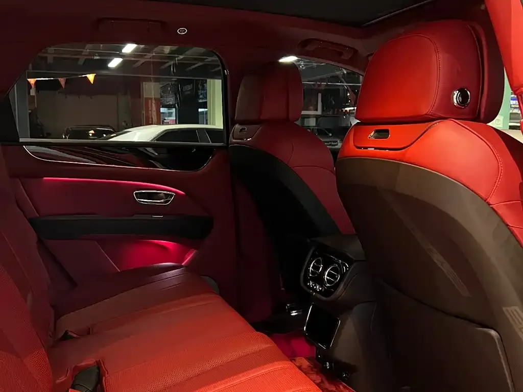 Bentley Bentayga 2022 из CN, фото 3