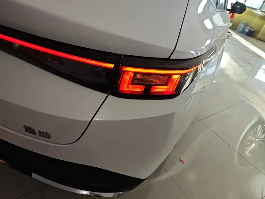 Changan Eado PHEV — фото 10