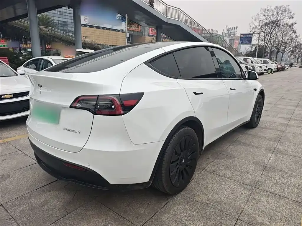 Tesla Model Y — фото 5