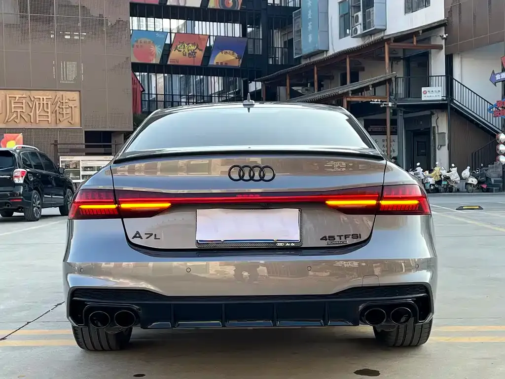 Audi A7L — фото 9
