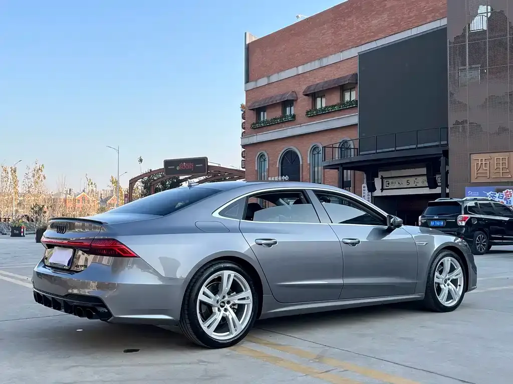 Audi A7L — фото 7