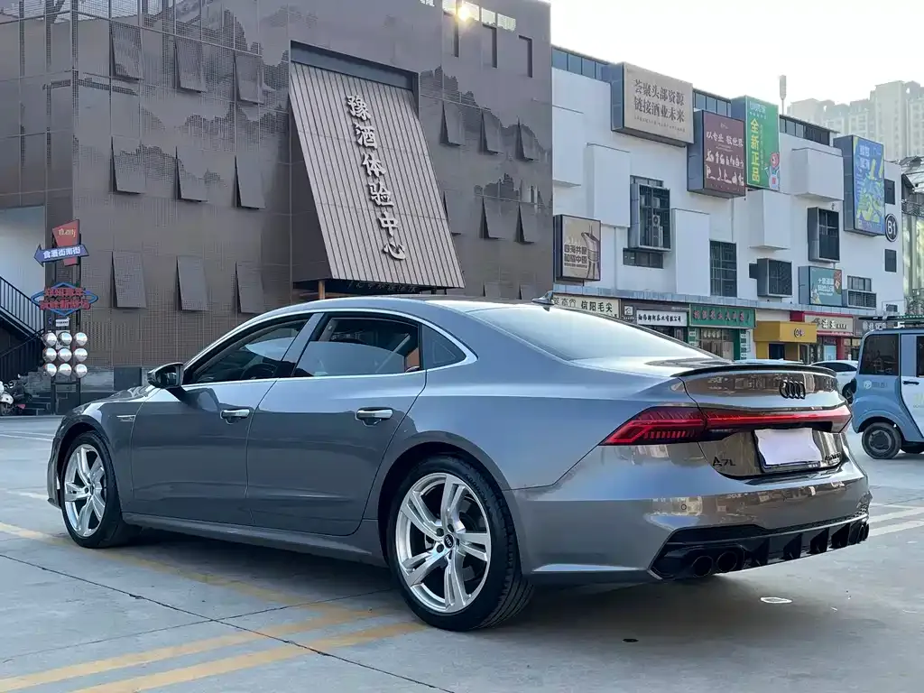 Audi A7L — фото 10