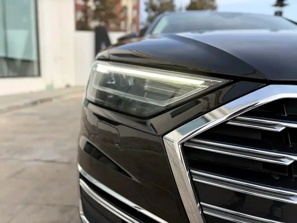 Audi A8 — фото 3