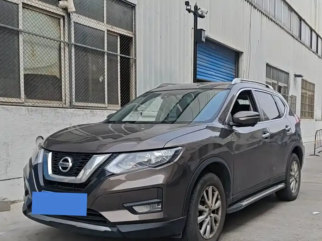 Nissan X-Trail — фото 1