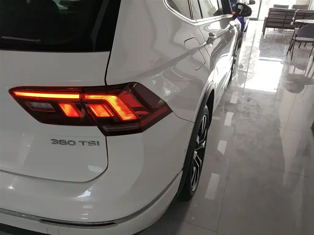 Volkswagen Tiguan L 2021 из CN, фото 2