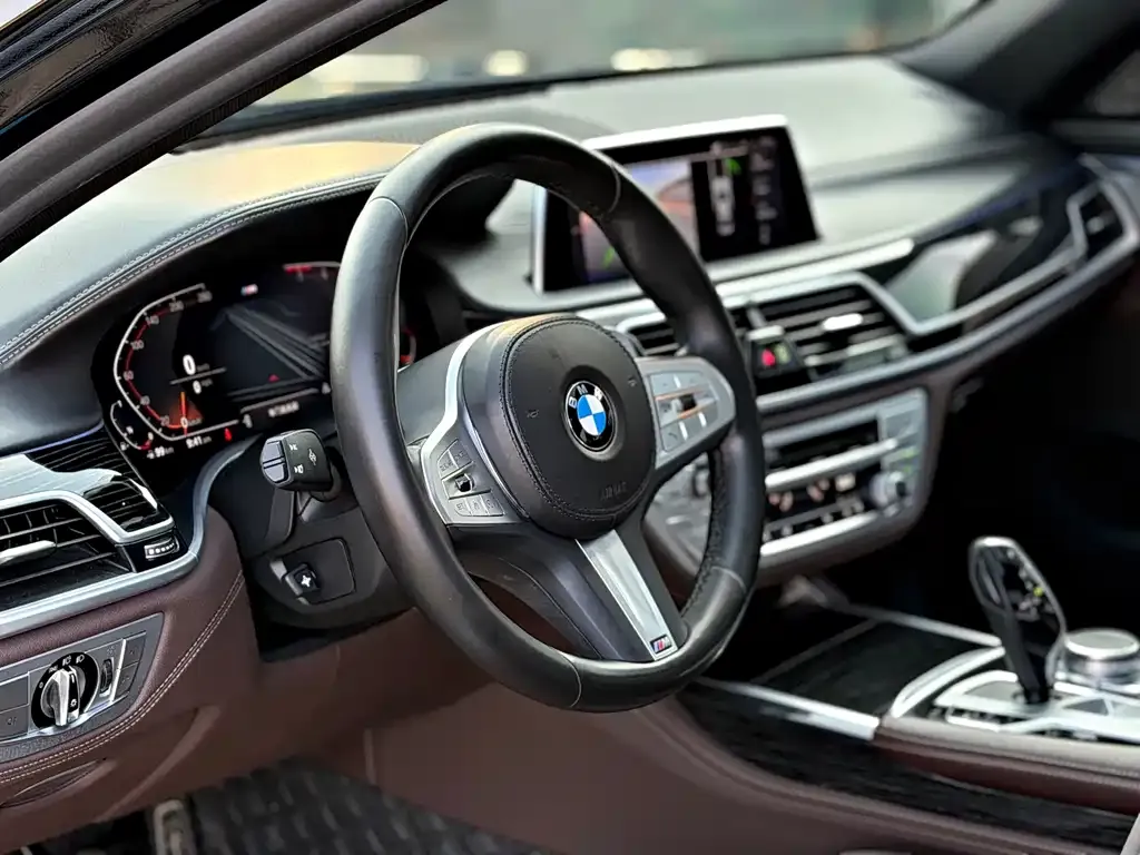 BMW 7 Series — фото 9
