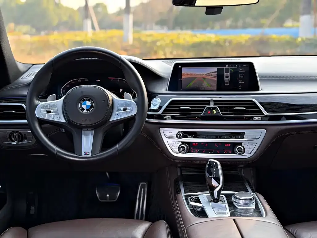 BMW 7 Series — фото 4