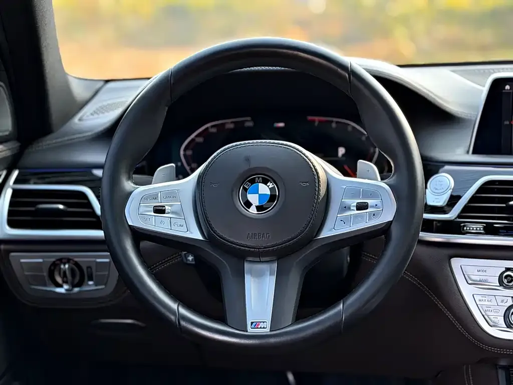 BMW 7 Series — фото 2