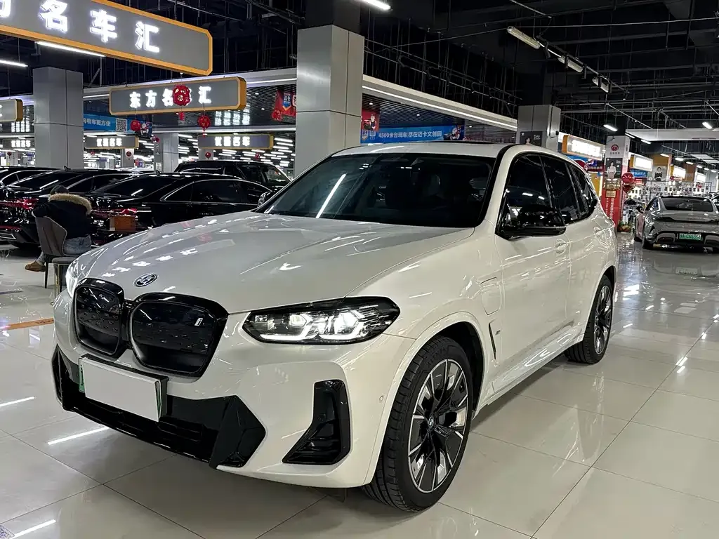 BMW iX3 — фото 1