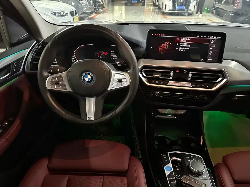 BMW iX3 — фото 10