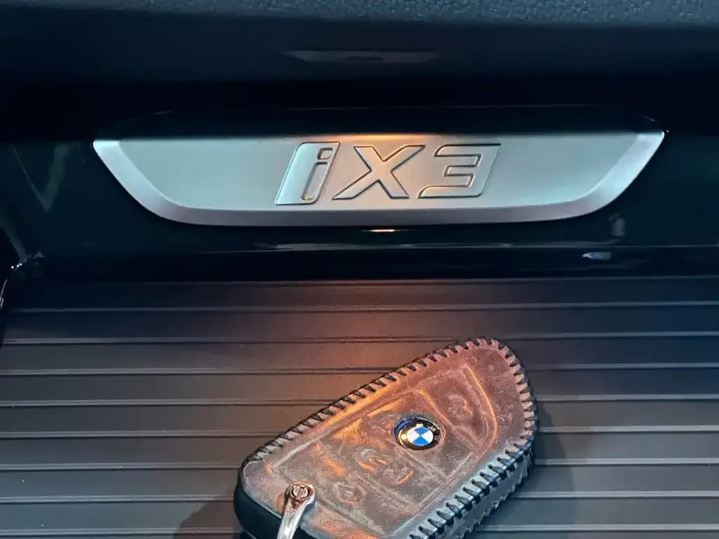 BMW iX3 — фото 2